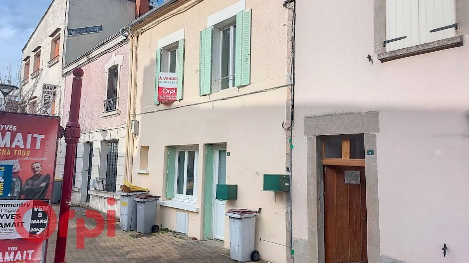 Vente maison 5 pièces 102 m² à Doyet (03170), 80 000 €