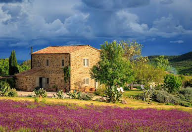 Corps de ferme avec jardin et piscine 9