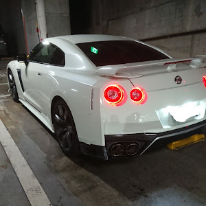 NISSAN GT-R