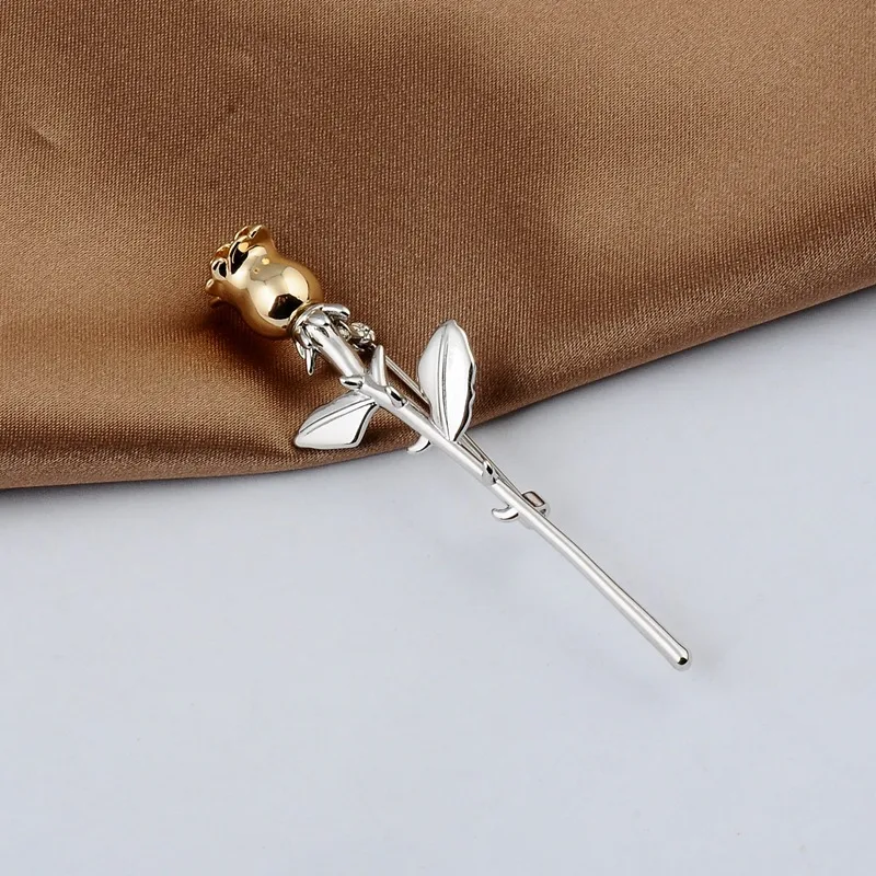 Fashion Creative Retro Rose Brooch. Add a touch of vintage flair to your outfit with this elegant accessory, perfect for
