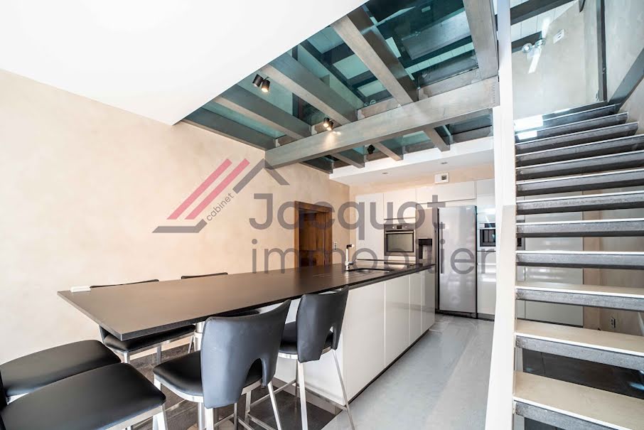 Vente maison 4 pièces 140 m² à Lons-le-Saunier (39000), 299 000 €