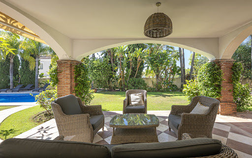 Luxury house for sale in Benahavís (Spain) with garden and terrace