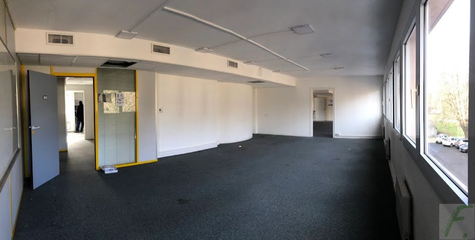 Location  locaux professionnels  562 m² à Saint-martin-d'heres (38400), 5 620 €