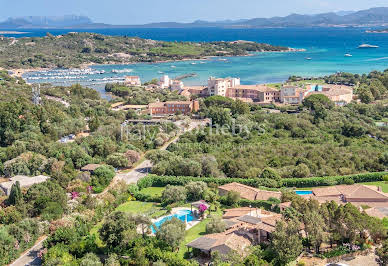 Villa with pool and garden 3