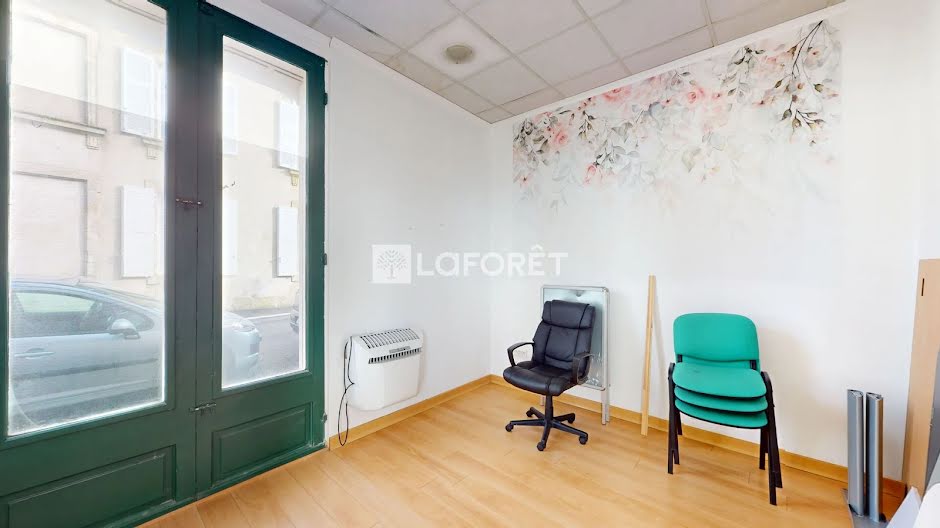 Location  locaux professionnels  15 m² à Rochefort (17300), 379 €