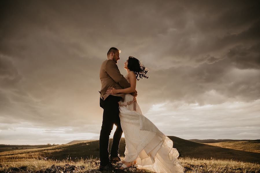 Fotógrafo de casamento Dóra Bella (belladorafoto). Foto de 15 de junho 2022