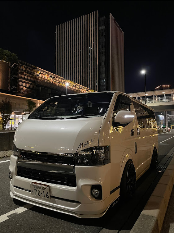 ハイエースバンのハミタイ愛好会・夜の散歩に関するカスタム事例の投稿画像1枚目
