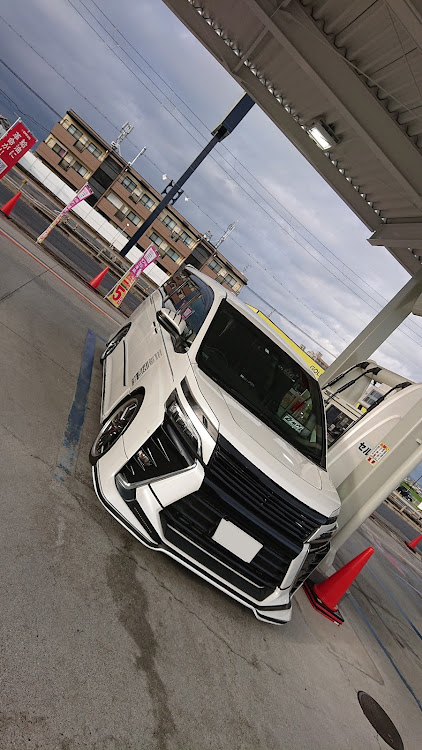 ヴォクシーのVOXY・TRD・シルクブレイズ・VERZに関するカスタム事例の投稿画像1枚目
