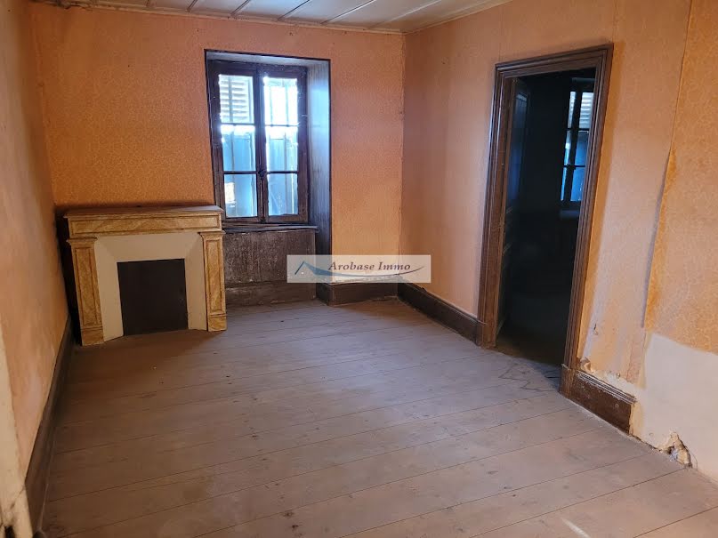 Vente maison 4 pièces 152 m² à La Chapelle-Marcousse (63420), 55 000 €