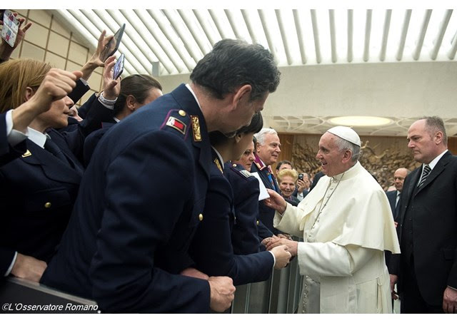 Đức Thánh Cha cám ơn cảnh sát Italia cạnh Vatican