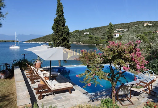Villa with pool and terrace 5