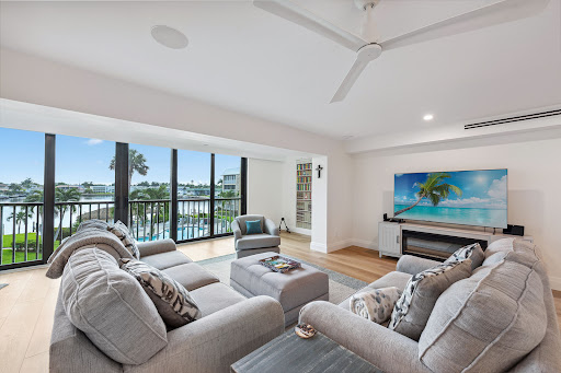 Apartment with terrace and pool 4