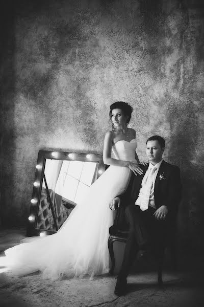Fotógrafo de casamento Elena Volkova (mishlena). Foto de 17 de dezembro 2015