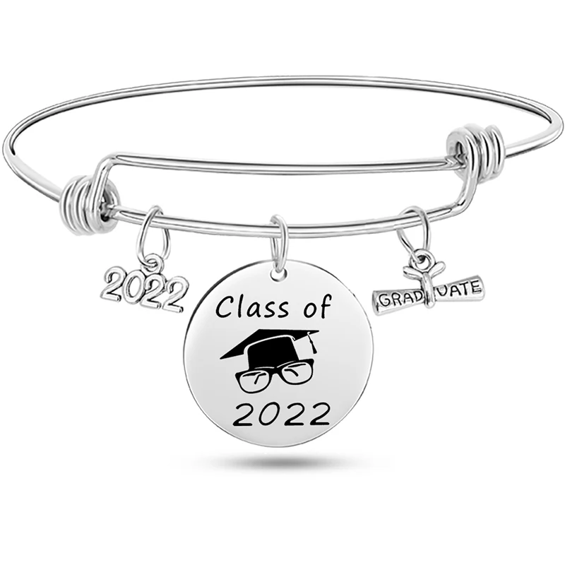Title 8, Pulseira ajustável com charm de diploma de form...