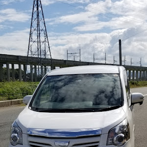 ノア ZRR70W