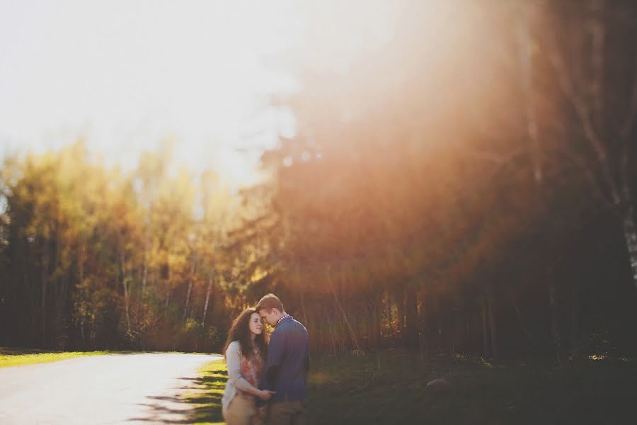 Wedding photographer Evgeniya Batysheva (b-bee). Photo of 21 May 2013