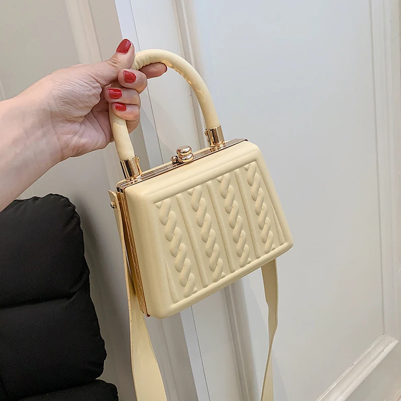 Sac à main femme simple et décontracté, sac à bandoulière avec fermoir clip twist, motif céramique, idéal au quotidien.