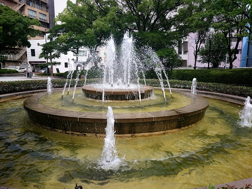 原爆ドーム横の噴水