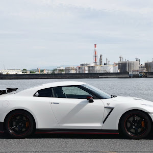 NISSAN GT-R