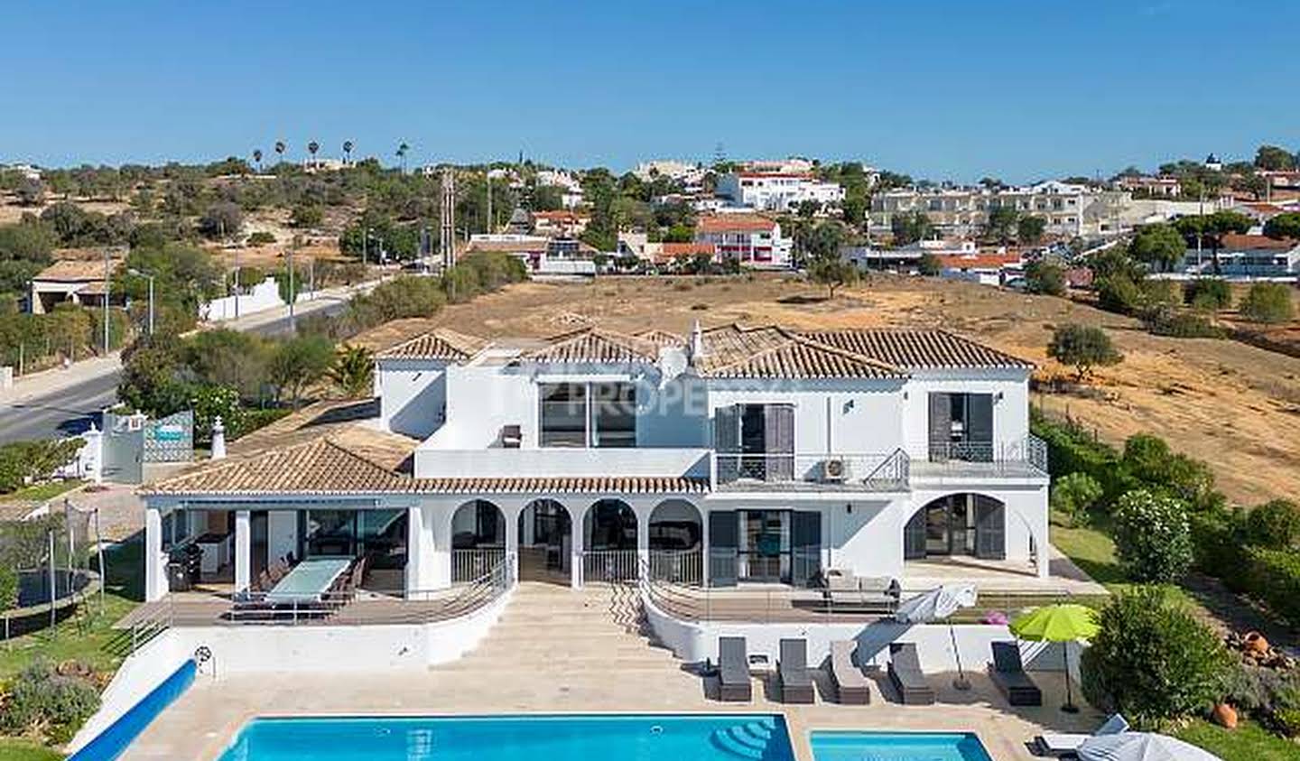 House with pool and terrace Faro