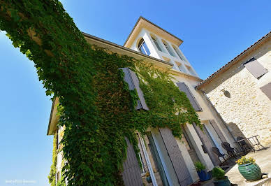 Vineyard with outbuildings 2