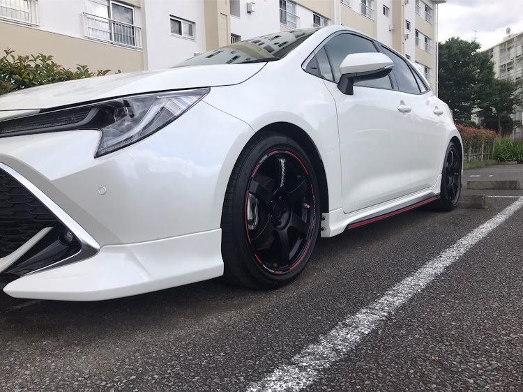 カローラスポーツの洗車・梅雨明けまだか・車高調・ローアングルに関するカスタム事例の投稿画像1枚目