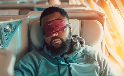 Cassper Nyovest took to Twitter share that he's flying economy for the first time in three years.