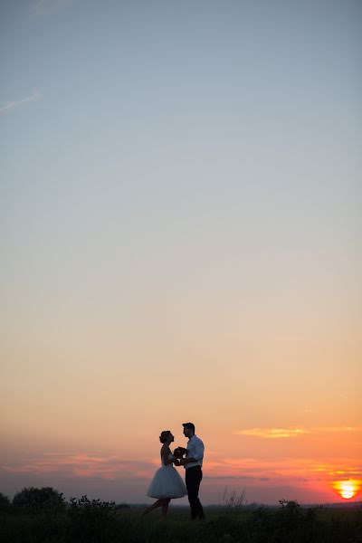 Fotógrafo de casamento Kirill Pokrovskiy (pokrovskiykiril). Foto de 12 de setembro 2016