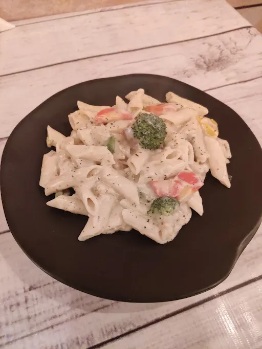 Veg White Sauce Pasta