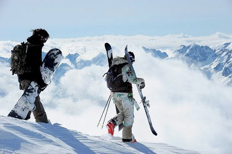 StoreYourBoard Blog: Skiing vs. Snowboarding for Beginners 