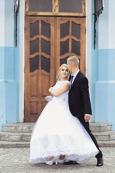 Fotógrafo de casamento Olya Naumchuk (olganaumchuk). Foto de 21 de março 2018