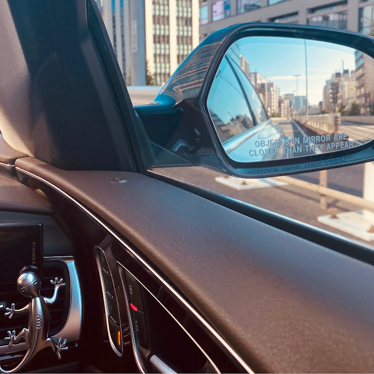 A6 アバントのAudi・A6アバント・Audiのある生活・アンビエントライト・Objects in mirror are closer than they appearに関するカスタム事例の投稿画像3枚目