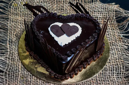 Heart Shape Cream Chocolate Cake