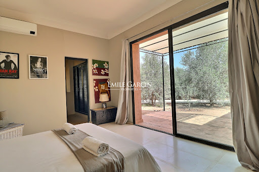 Villa avec piscine et jardin 2