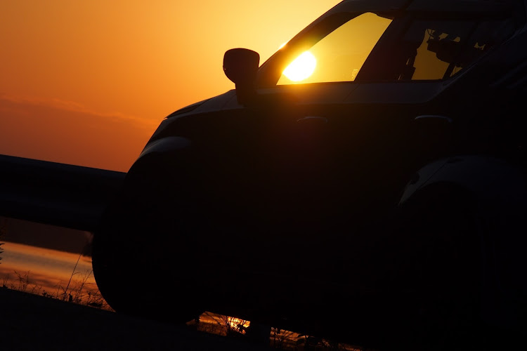 イグニスのカメ活・イグニスが好きだ・愛車と夕陽・サンセット・マジックアワーに関するカスタム事例の投稿画像7枚目