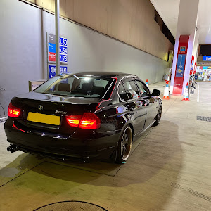 323i