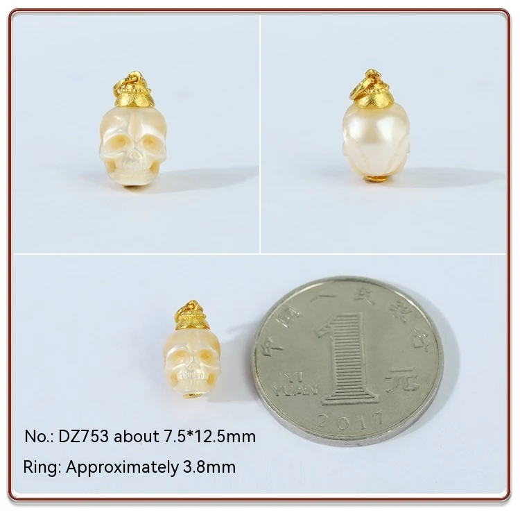 Pingente de crânio de pássaro Dapeng com concha de pérola incrustada em ouro 18K. Adicione um toque de sofisticação e exclusividade ao seu visual.