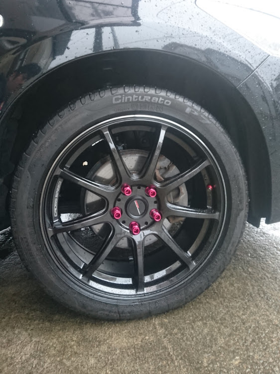 ストリームの18インチ7.5J・PIRELLI P7・cross speed・DIYに関するカスタム事例の投稿画像1枚目