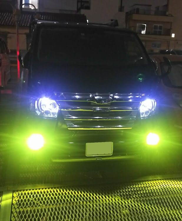ハイエースバンの洗車・フォグランプ交換・ポジションランプ交換・ウィンカーランプ交換に関するカスタム事例の投稿画像1枚目