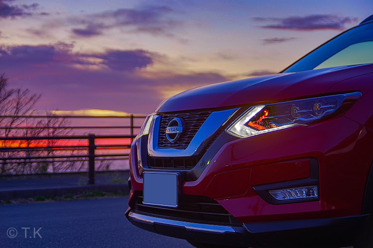 エクストレイルの夕日と愛車・日没・一眼レフ初心者に関するカスタム事例の投稿画像1枚目