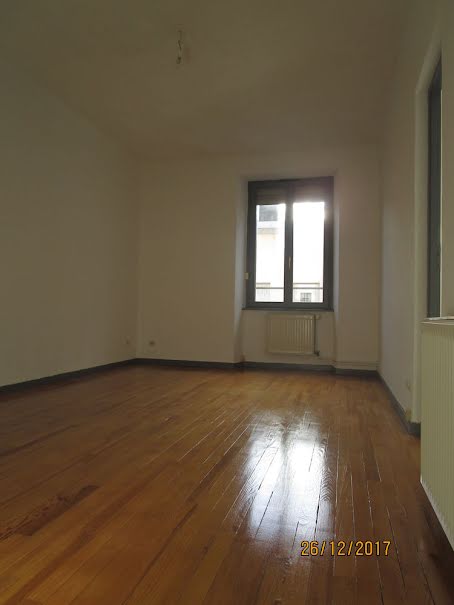 Location  appartement 3 pièces 50 m² à Belfort (90000), 400 €