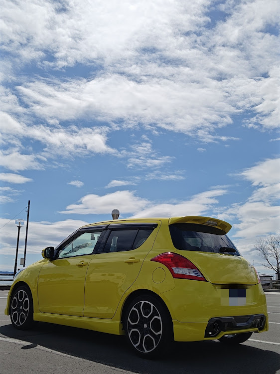 スイフトスポーツのスイフトスポーツ好きと繋がりたい・スイフトスポーツzc32s・EXEAナンバーフレーム・3万キロ達成に関するカスタム事例の投稿画像5枚目