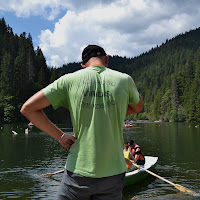 Lui, il lago e il verde. di 