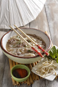 Quick Vietnamese beef noodle soup (pho bo).