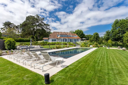 Property with pool and garden 1