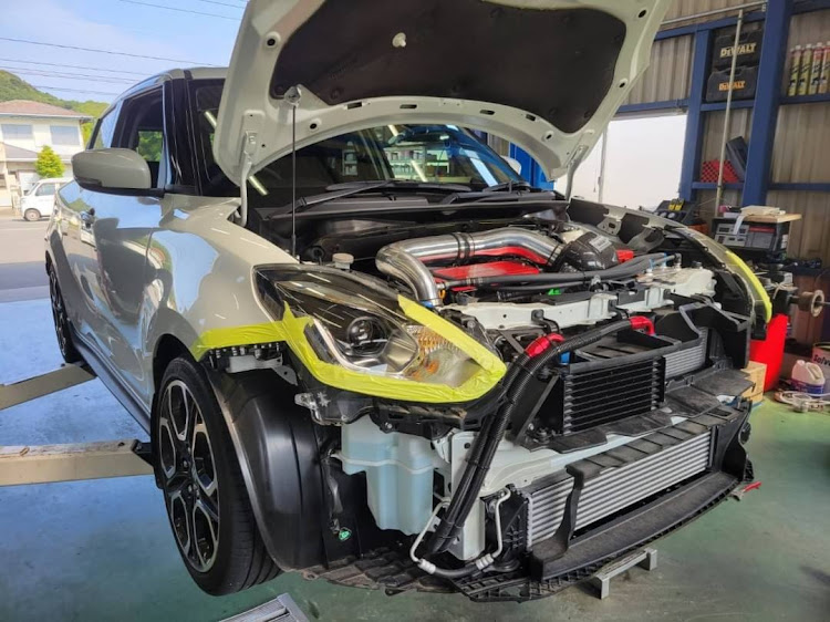 スイフトスポーツのモンスタースポーツ・オイルクーラーに関するカスタム事例の投稿画像1枚目