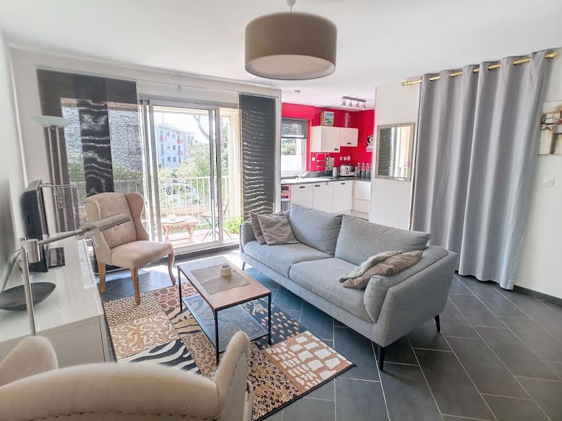 Location meublée appartement 3 pièces 63 m² à Saint-Laurent-du-Var (06700), 1 200 €