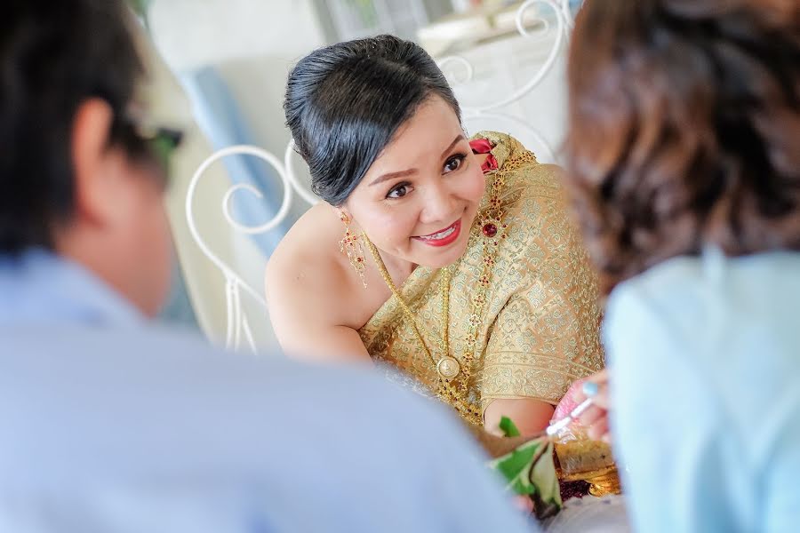 Fotografo di matrimoni Opas Buncharn (munrakwedding). Foto del 7 settembre 2020