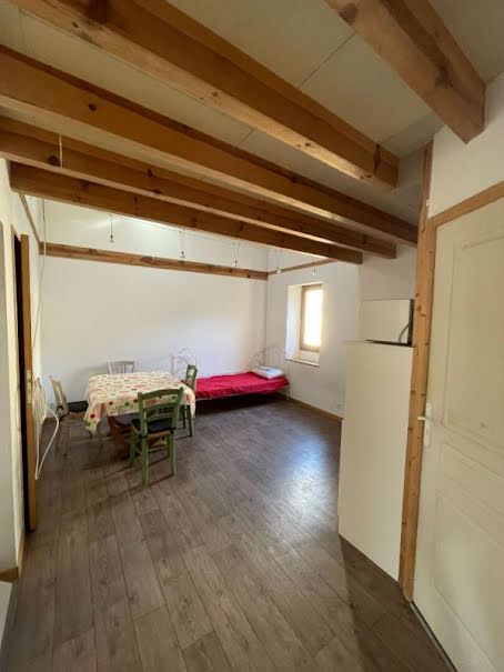 Location meublée appartement 1 pièce 25 m² à Vallon-Pont-d'Arc (07150), 440 €