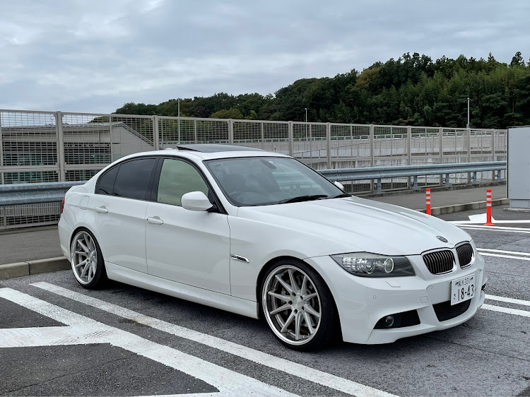335iのE90・335i・3シリーズ・スパッタゴールド75に関するカスタム事例の投稿画像2枚目